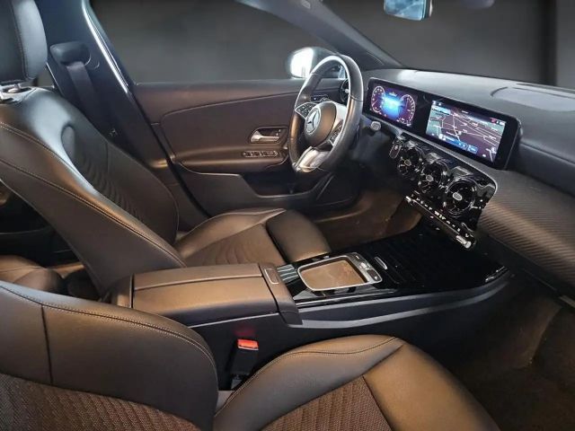 Mercedes-Benz A 250 A 250 e