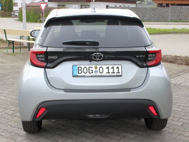 Toyota Yaris Hatchback Hybride Team D