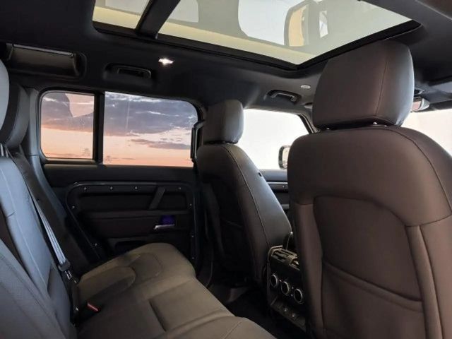 Land Rover Defender 110 D300 SE