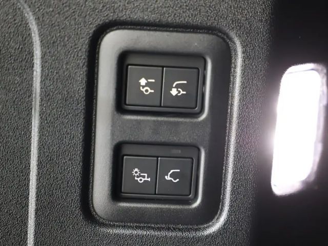 Land Rover Defender 110 Dynamic SE