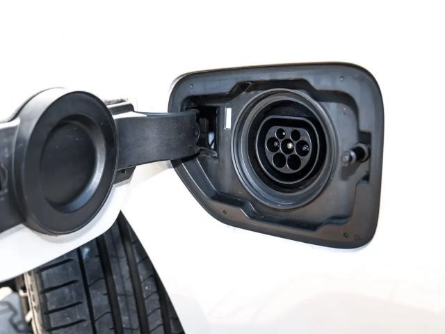 BMW 330 330e M-Sport xDrive