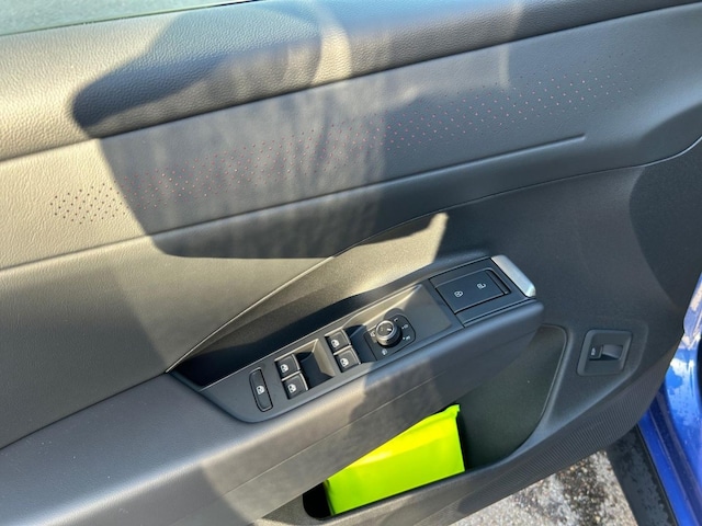 Volkswagen T-Roc 1.5 eTSI DSG R-Line