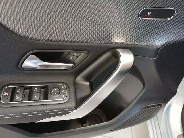 Mercedes-Benz A 180 LENKRADHEIZUNG LED HP KAMERA