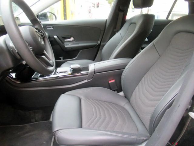 Mercedes-Benz CLA 180 7G-DCT Navi/SHZ/Parkassist/48Tkm