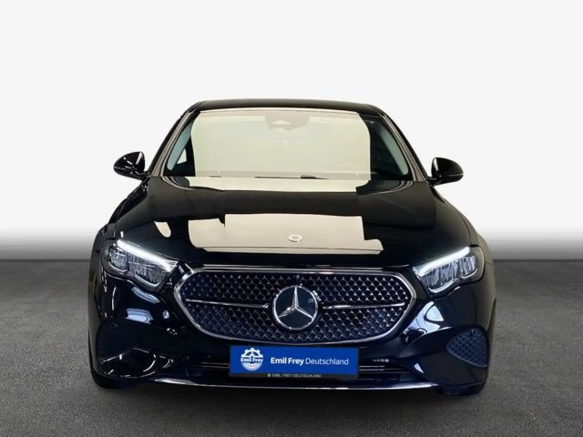 Mercedes-Benz E 200 Sedan