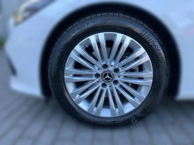 Mercedes-Benz C 180 AVANTGARDE Sedan