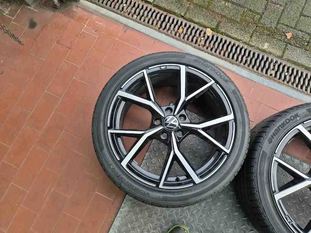 Volkswagen T-Roc *AKRAPOVIC* Pano AHK DCC *Beats* ACC