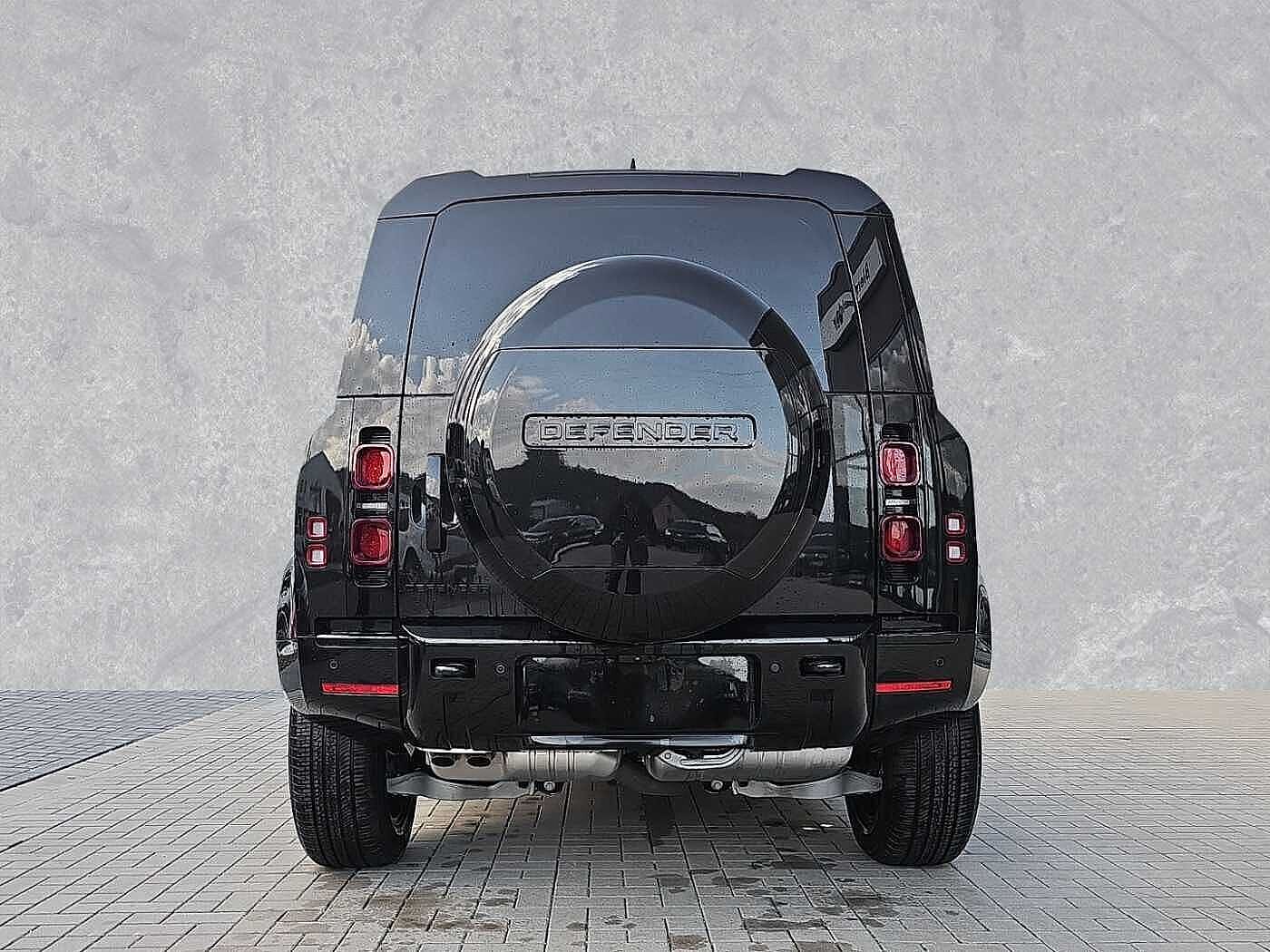 Land Rover Defender 110 Dynamic SE