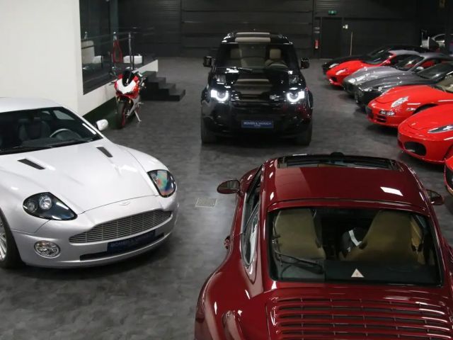 Land Rover Defender 110 D300 Dynamic HSE