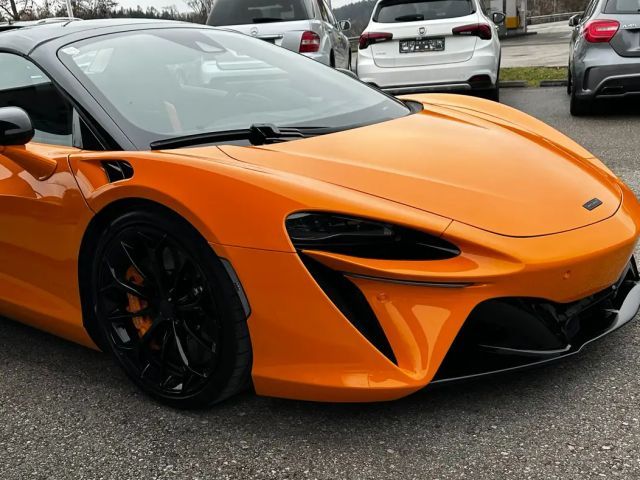 McLaren Artura Spider