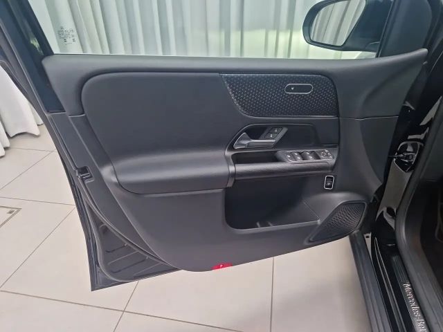 Mercedes-Benz B 180 B 180 d Sedan