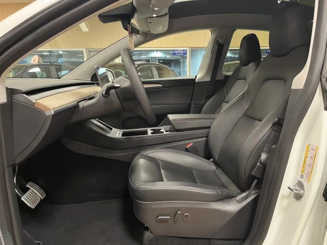 Tesla Model Y AWD Dual Motor Performance