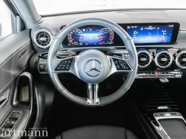 Mercedes-Benz A 200 Hatchback Progressive