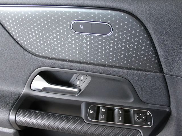 Mercedes-Benz B 180 Sedan