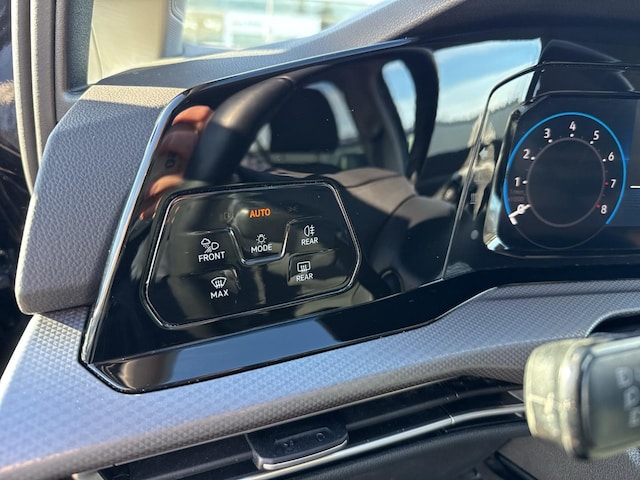 Volkswagen Golf TSI CarPlay/Black/AHK/Virt/ACC/LED