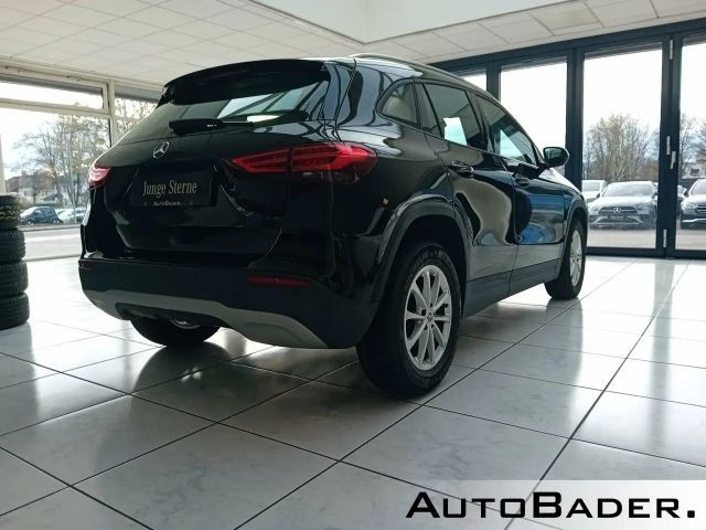 Mercedes-Benz GLA 180 GLA 180 7G MBUX Park-Spur-Pkt RF-Kamera DAB Shz