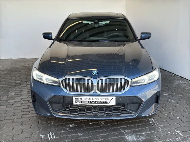 BMW 330 330e M-Sport Sedan xDrive