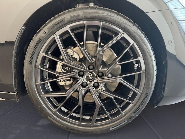 Audi A6 Avant Quattro S-Tronic