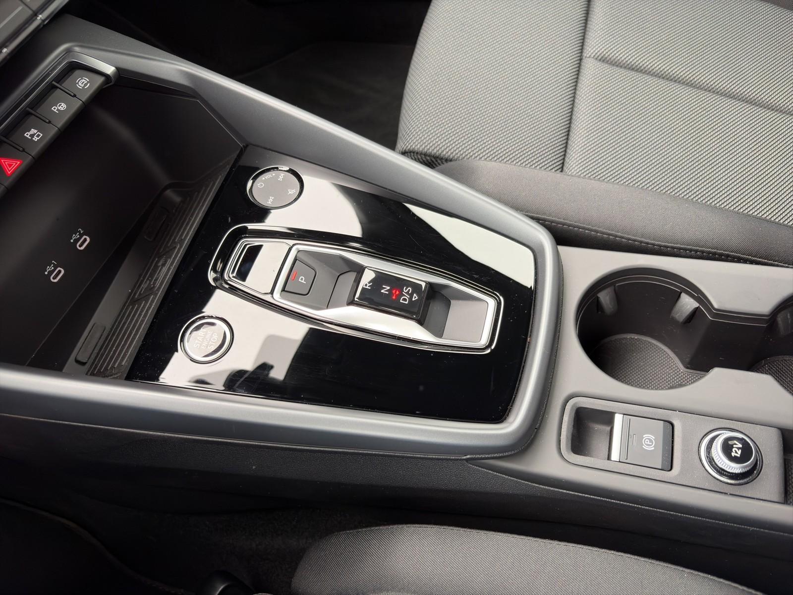 Audi A3 30 TFSI S-Line Sedan Sportback