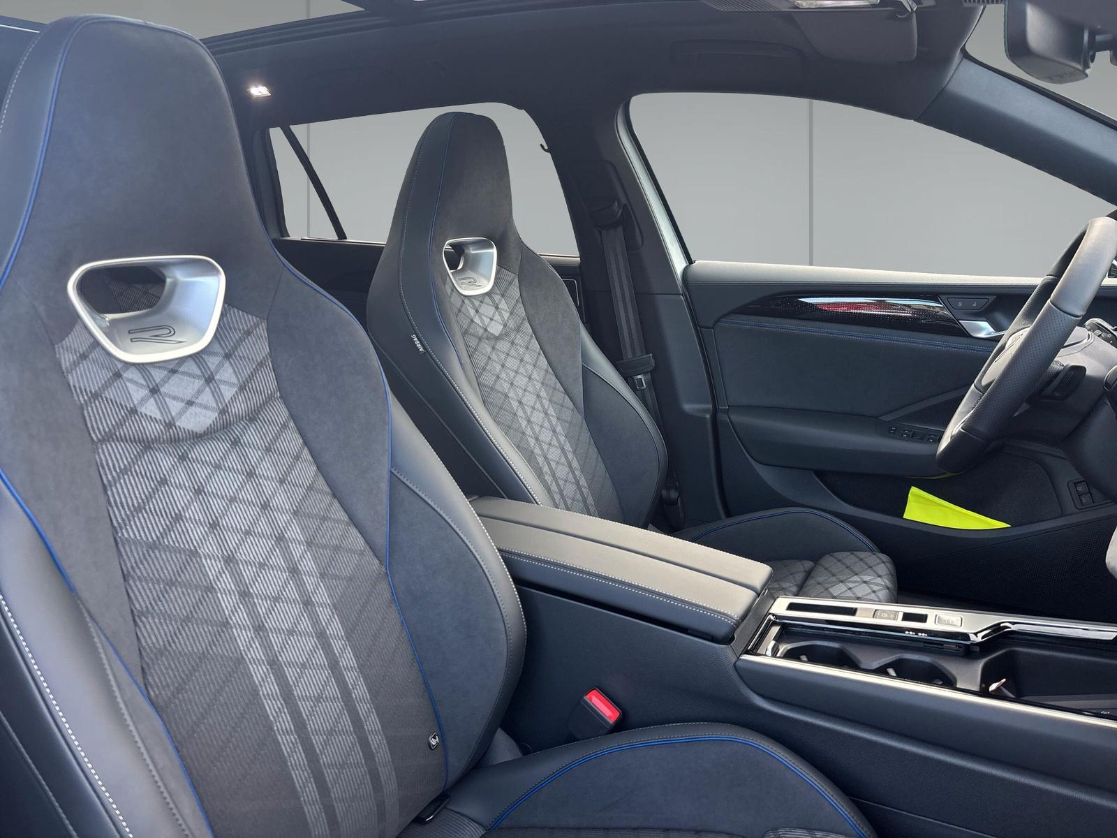 Volkswagen Passat R-Line Variant eHybrid