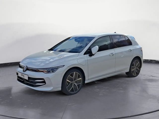 Volkswagen Golf DSG Style eHybrid