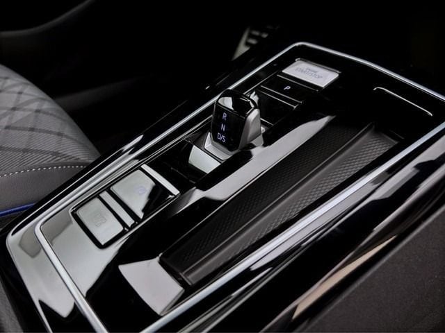 Volkswagen Golf 1.5 eTSI DSG R-Line