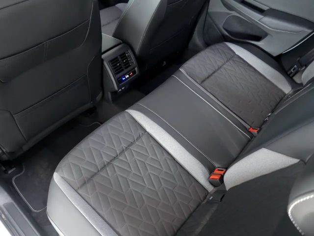 Volkswagen Golf 1.5 eTSI DSG Golf VIII