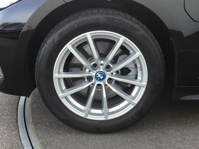 BMW 330 330e Touring xDrive