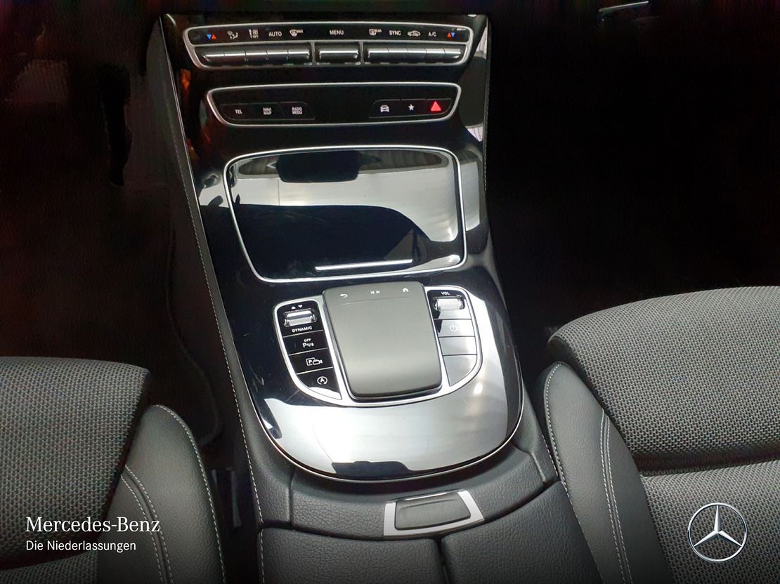 Mercedes-Benz E 200 Sedan