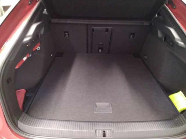 Volkswagen ID.7 340PS NP.76T ACC.5J-G.WÄRMEPUMPE.AHK.AREA-VIEW.NAVI.HUD.LED.DCC.APP-C