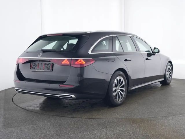 Mercedes-Benz E 200 AVANTGARDE Estate