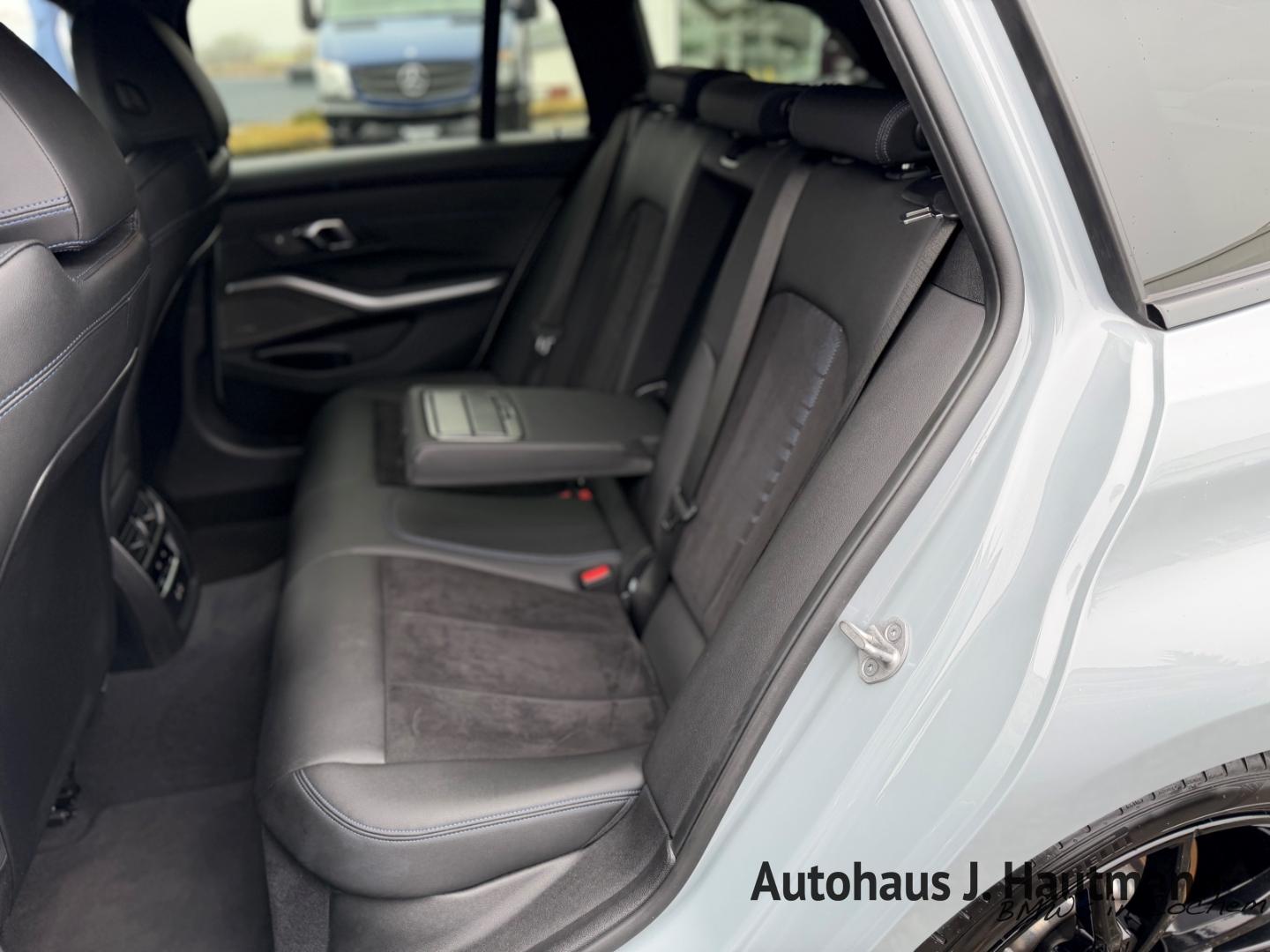 BMW 320 320d M-Sport Touring xDrive