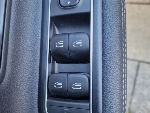 Mercedes-Benz A 180 A 180 Aut. Neuwertig-LED-NAVI-Teilleder-Rosegold!