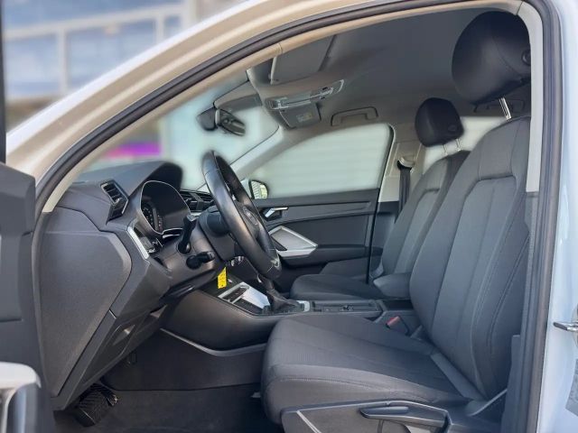 Audi Q3 45TFSIe AHK PDC