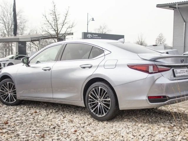 Lexus ES Business Line