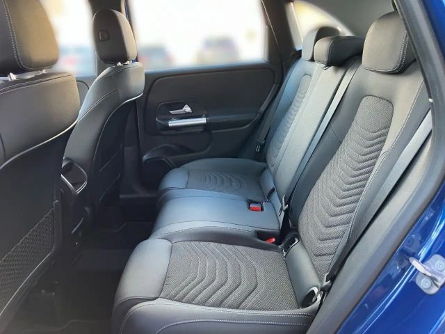 Mercedes-Benz B 220 B 220 d Sedan