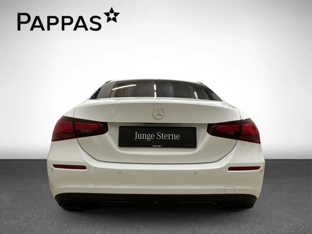 Mercedes-Benz A 180 Limousine PTS Cam Navi Wide LED SHZ