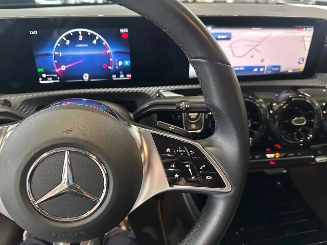 Mercedes-Benz A 180 A 180 d