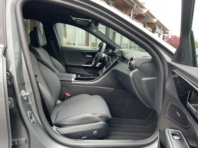 Mercedes-Benz C 180 AVANTGARDE Sedan