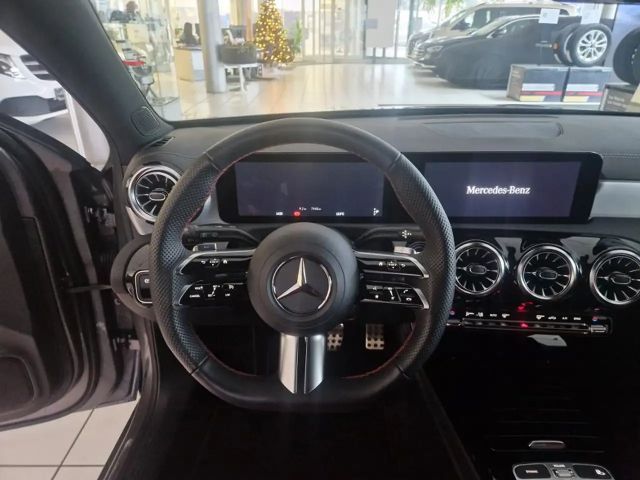 Mercedes-Benz A 250 4MATIC AMG Line Premium