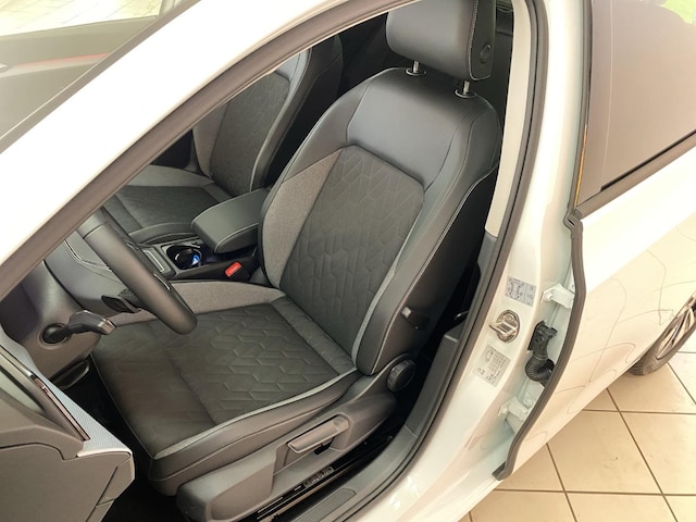 Volkswagen Golf 1.5 eTSI BMT DSG Golf VIII