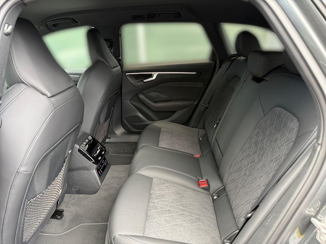 Audi A6 Avant Quattro S-Tronic