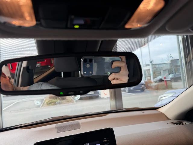 Toyota Yaris Hatchback Hybride Team D