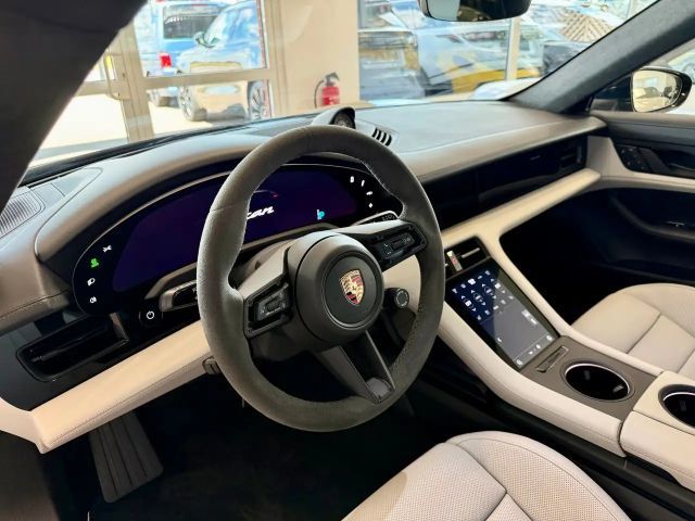 Porsche Taycan GTS Sport Turismo