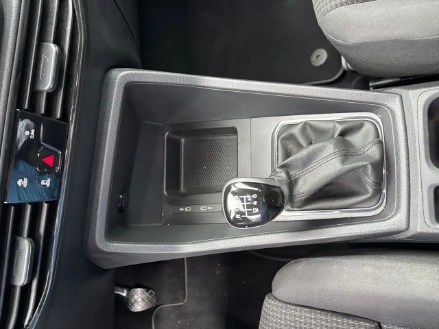 Volkswagen Caddy TDI 75 KW PDC Sitz + Frontscheibe beheizt