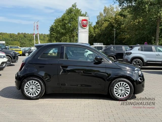 Fiat 500e +Klimaaut.+Tempomat+CarPlay+Spurhalte Navi Digital
