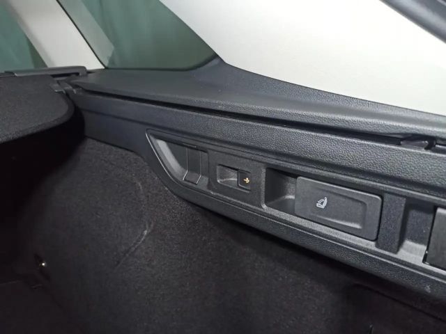 Volkswagen Passat 1.5 eTSI Business DSG