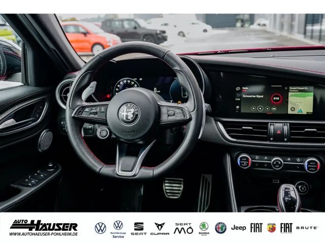 Alfa Romeo Giulia AT8 Q4 Turbo