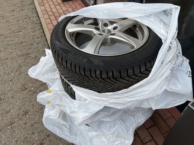 Volkswagen T-Roc 2.0 TD Allrad LED Navi Pano USB Parkassistent