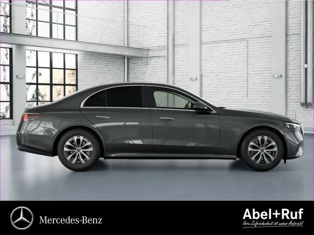 Mercedes-Benz E 200 AVANTGARDE Sedan